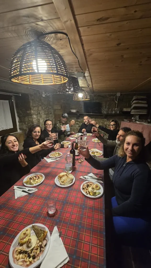 Cena condivisa tra i partecipanti al seminario di consapevolezza